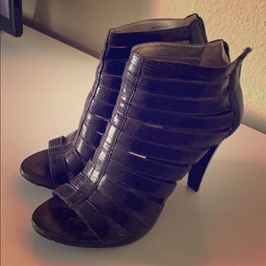 Banana Republic zip up heels